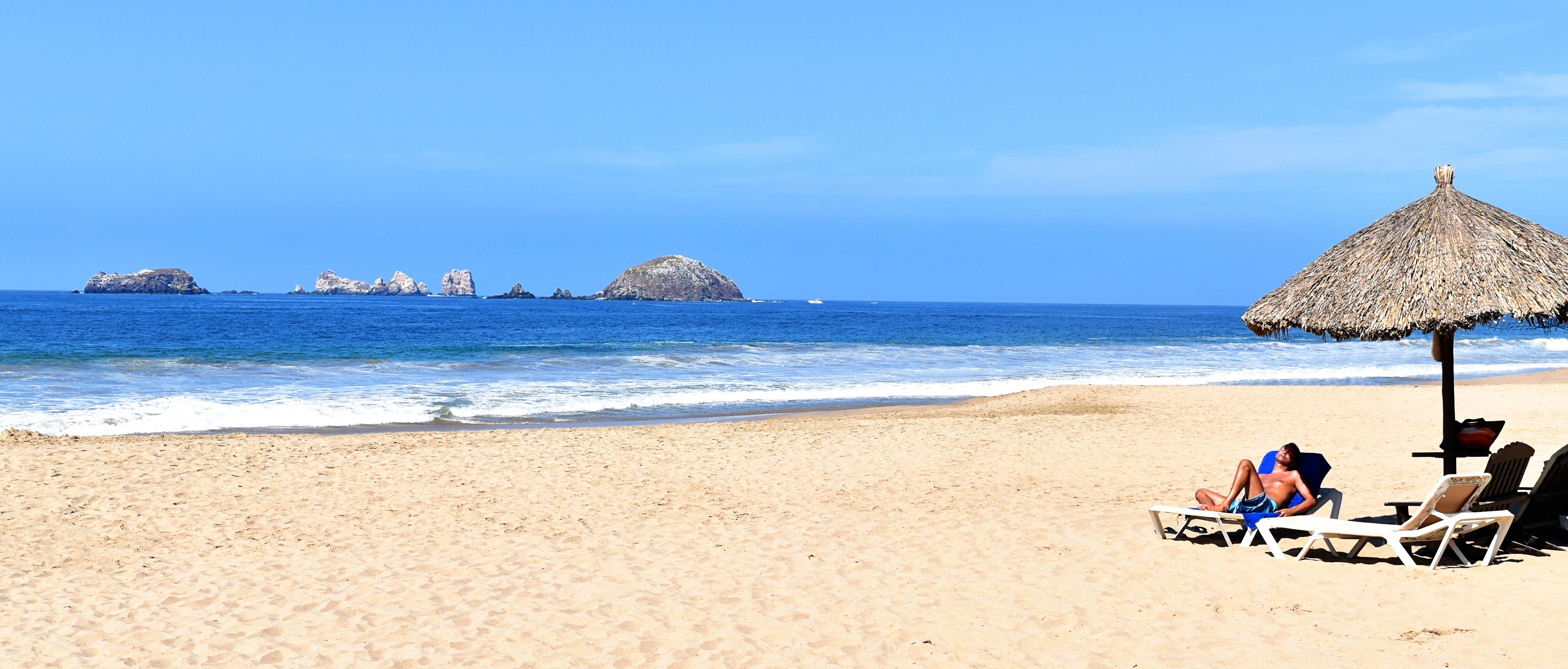 Tesoro Ixtapa Beach Resort Exterior photo