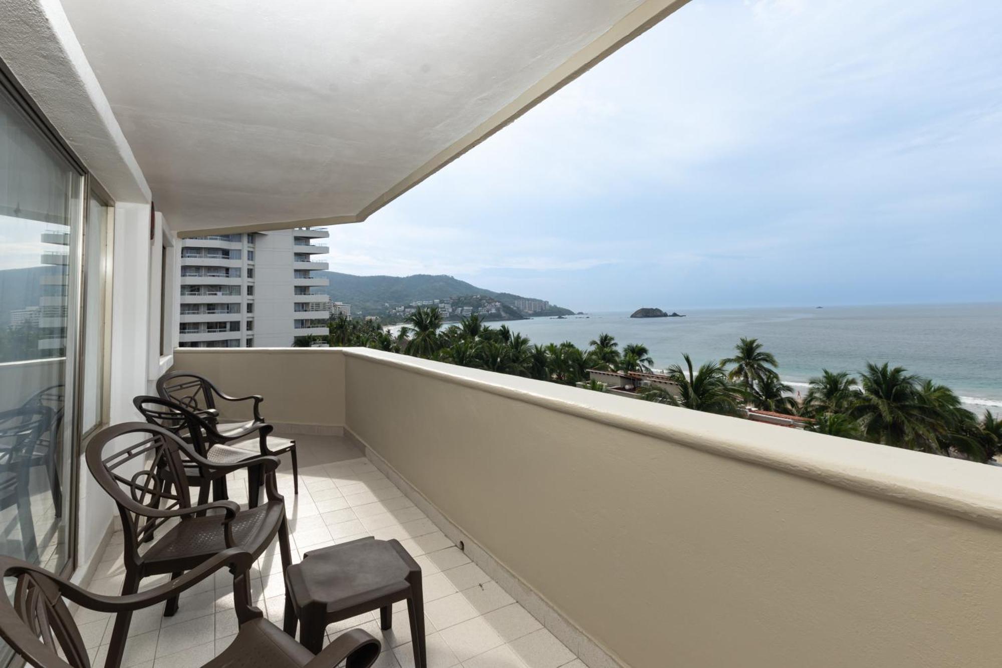 Tesoro Ixtapa Beach Resort Exterior photo